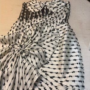 Chic Strapless Black and White Dress